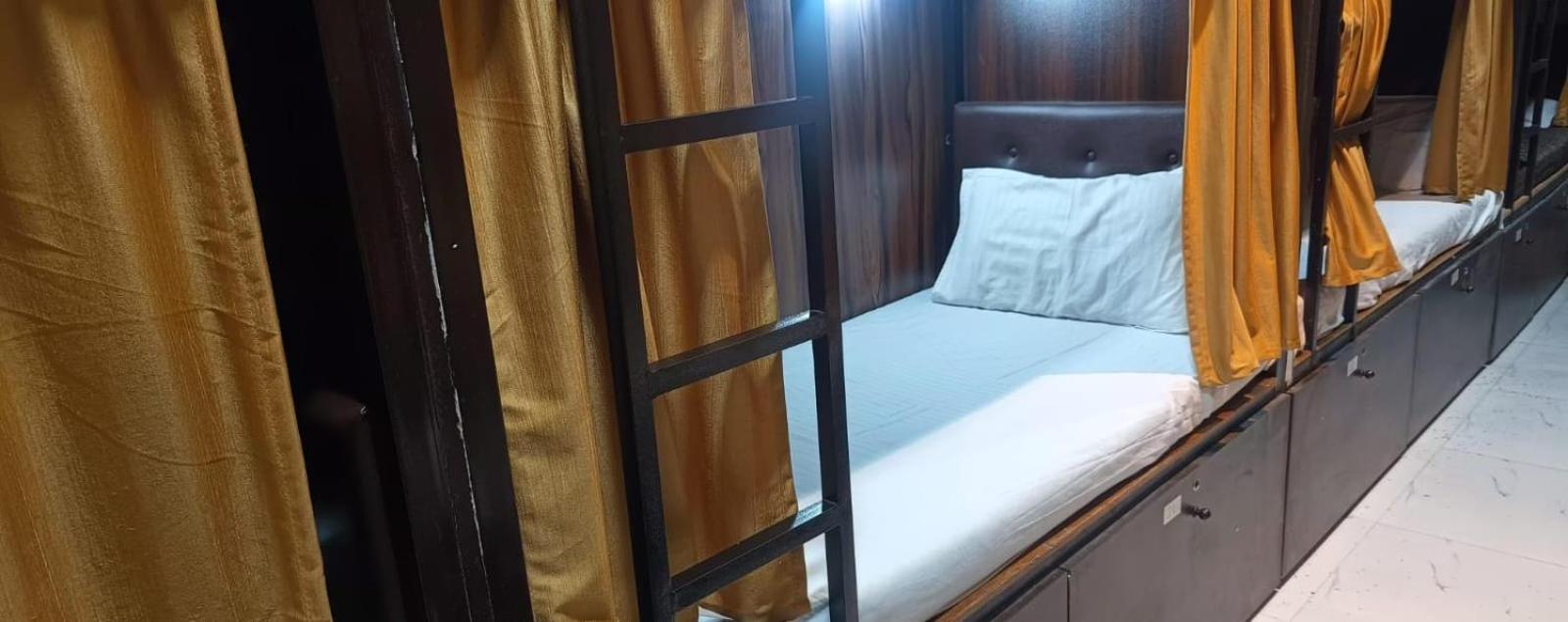 Golden View Dormitory Hotel Bombay Eksteriør billede